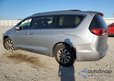 2017 Chrysler Pacifica Touring L from USA, damaged, VIN 2C4RC1BG2HR510236